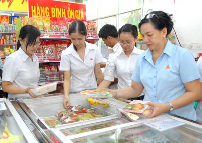 Tăng cường kiểm soát chặt giá cả, phí các mặt hàng, dịch vụ thiết yếu