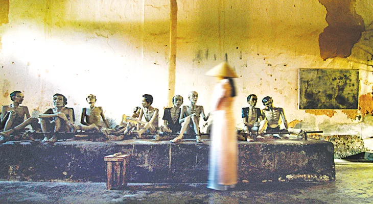 Ngày 1-2-1862, chính quyền Pháp ký quyết định thành lập nhà tù Côn Đảo, từ đó biến nơi đây thành nơi giam giữ những người tù chính trị Việt Nam với hệ thống “Chuồng Cọp” nổi tiếng hơn một thế ky. “Địa ngục trần gian” với truyền thống bi thương, hào hùng đã không chỉ trở thành một địa chỉ du lịch - lịch sử nổi tiếng mà còn là nơi giáo dục sinh động về tình yêu quê hương đến các thế hệ tiếp nối.