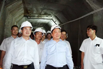 Phó Thủ tướng Nguyễn Xuân Phúc tiếp xúc cử tri Bắc Trà My, Quảng Nam: “Đặt an toàn tính mạng, tài sản của nhân dân lên hàng đầu”