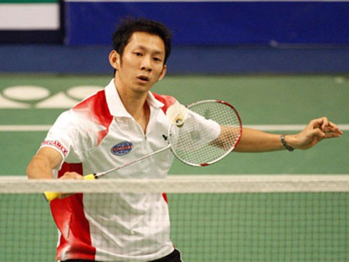Vietnamese badminton champion Nguyen Tien Minh October 7 defeats host rival Chou Tien Chen at the final of the Yonex Open 2012 in Taipei, China