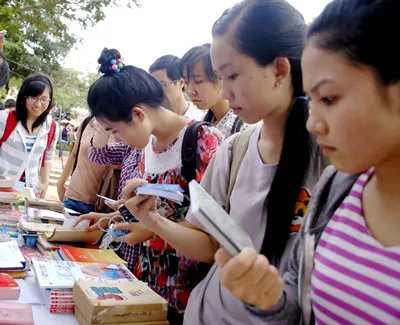 Tham gia đổi đồ cũ lấy quà tại gian hàng đổi đồ cũ “Cũ người mới ta”.