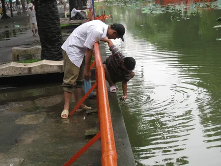 Cần xử lý các hành vi sai phạm  ở một số người  dân  tại công viên 23-9 ảnh 3