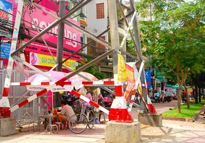 Nguy hiểm dưới chân trụ điện cao thế