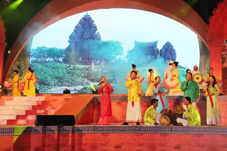 Khai mạc "Ngày hội Văn hóa, Thể thao và Du lịch vùng đồng bào dân tộc Chăm - Ninh Thuận 2012”