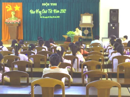 Học sinh nghe phổ biến quy chế thi. Ảnh: Tường Thắng