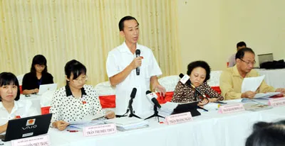 Đại biểu Trần Hoàng Ngân phát biểu tại tổ thảo luận. Ảnh: MINH ĐIỀN