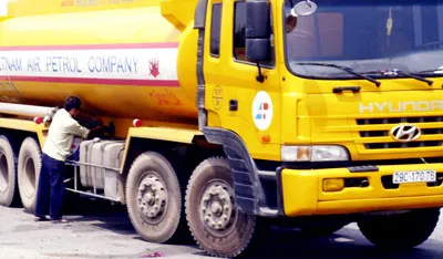 Nhức nhối nạn rút trộm, mua bán xăng dầu “lậu”