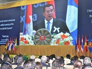 Cambodian Prime Minister Hun Sen address the event (Source: VNA)