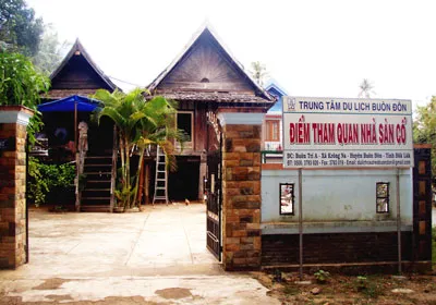 Nhà Ama Kông là một trong những điểm tham quan nổi tiếng ở Buôn Đôn (Ảnh do gia đình cung cấp).