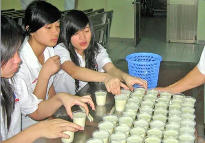 Nước uống cho học sinh - Chất lượng chưa được quan tâm