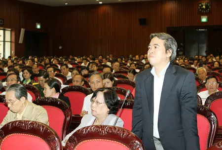 Tái cơ cấu ngân hàng vẫn gian nan