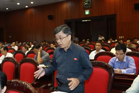 Đại biểu Trương Trọng Nghĩa (TPHCM) phát biểu tại hội trường. Ảnh: Minh Điền
