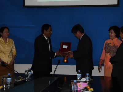 Đoàn đại biểu cấp cao TPHCM thăm và làm việc tại Campuchia