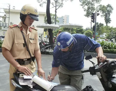 Cảnh sát giao thông - ngành tham nhũng phổ biến nhất: Người dân nói gì?