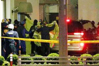 Bắt nhân viên ngân hàng làm con tin, đòi thủ tướng Nhật Bản từ chức