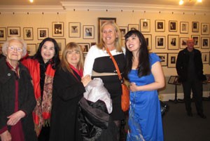 Pianist Tra Nguyen (first right) poses for a photo with members of the audience and her mother, noted actress Tra Giang (second left).