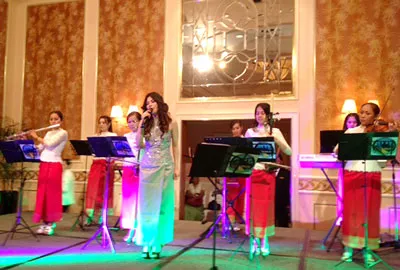 Văn hóa - nghệ thuật các tỉnh biên giới Việt Nam - Campuchia 2012: 45 năm tình nghĩa sắt son