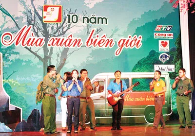 Tiết mục mở màn đêm Gala “10 năm Mùa xuân biên giới”. Ảnh: An Dung