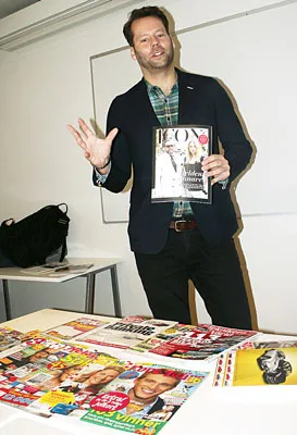 Lãnh đạo tập đoàn xuất bản tạp chí Bonnier giới thiệu các ấn phẩm của tập đoàn.