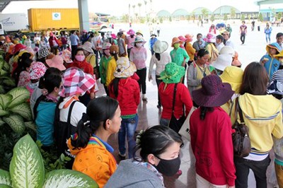 Thousands of workers stopped work in Hau Giang Province to demand for Tet bonus (Photo: SGGP)