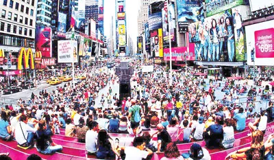 Chờ đón năm mới 2013 ở Quảng trường Thời Đại, New York.