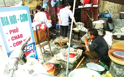 Thức ăn đường phố - Vừa bẩn vừa khó quản lý