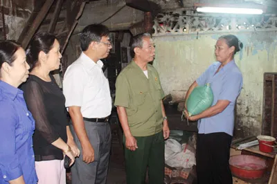 Cùng nhau vượt khó - Bớt khó cho người quá nghèo