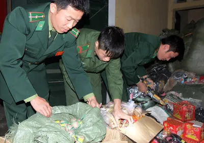 Cuối năm, nóng chuyện pháo lậu