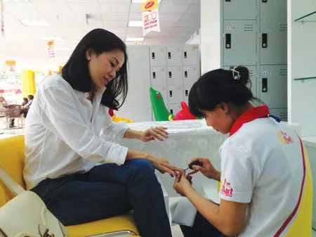 Bùng nổ dịch vụ tiện ích ở siêu thị ảnh 2