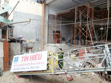 Sập dàn giáo, 7 người bị thương ảnh 4