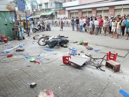 Sập dàn giáo, 7 người bị thương