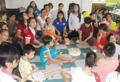 Mang niềm vui đến với người nghèo