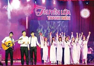 Lời ca hào hùng của sáng tác Dậy mà đi đã làm bừng lên khí thế đấu tranh một thời của thanh niên Việt Nam. Ảnh: LTB