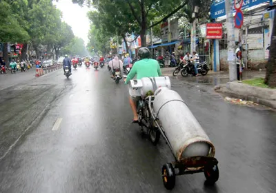 “Bom” trên đường