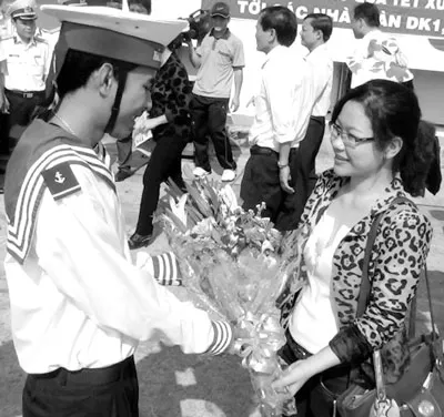 Chiến sĩ Hải quân trước giờ ra nhà giàn đón tết.