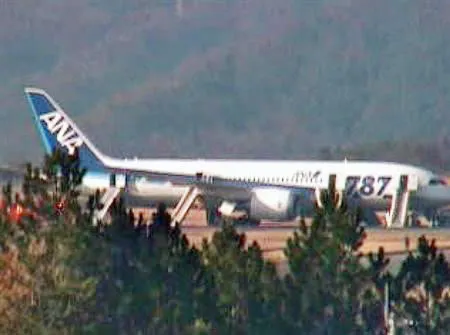 Nhật Bản “ mổ xẻ” siêu máy bay Boeing 787