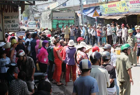 Xe tải va chạm xe máy, một phụ nữ tử vong