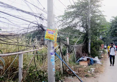 Dây cáp giăng bừa bãi