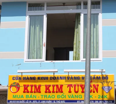 Cửa sổ nơi tên cướp đột nhập vào.