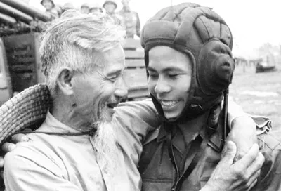 Hai thế hệ của Dương Tiến.