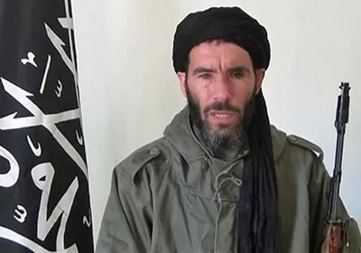 Kẻ cầm đầu nhóm “Lữ đoàn giấu mặt” Moktar Belmoktar.