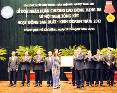 Ông Trần Đình Phú – Tổng Giám đốc Sawaco vinh dự đón nhận Huân chương Lao động hạng ba