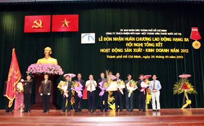 Công ty thoát nước đô thị TPHCM đón nhận Huân chương Lao động hạng III