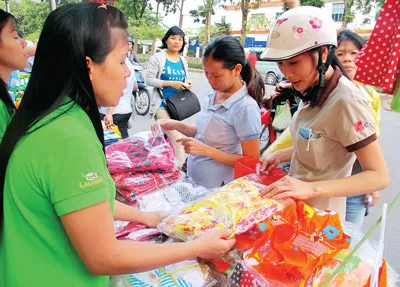 Công nhân chắt chiu sắm tết