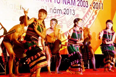 Biểu diễn cồng chiêng Tây Nguyên