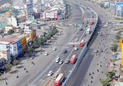 Cầu vượt ngã tư Hàng Xanh. Ảnh: Cao Thăng