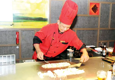 Các món ăn được thực hiện bởi các đầu bếp chuyên nghiệp.