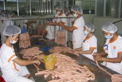 Lạp xưởng đặc sản ở Sóc Trăng cung ứng dịp tết. Ảnh: N. DUY