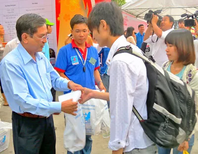 Hỗ trợ 30.500 sinh viên nghèo về quê đón tết
