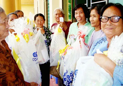Mang xuân đến với người nghèo